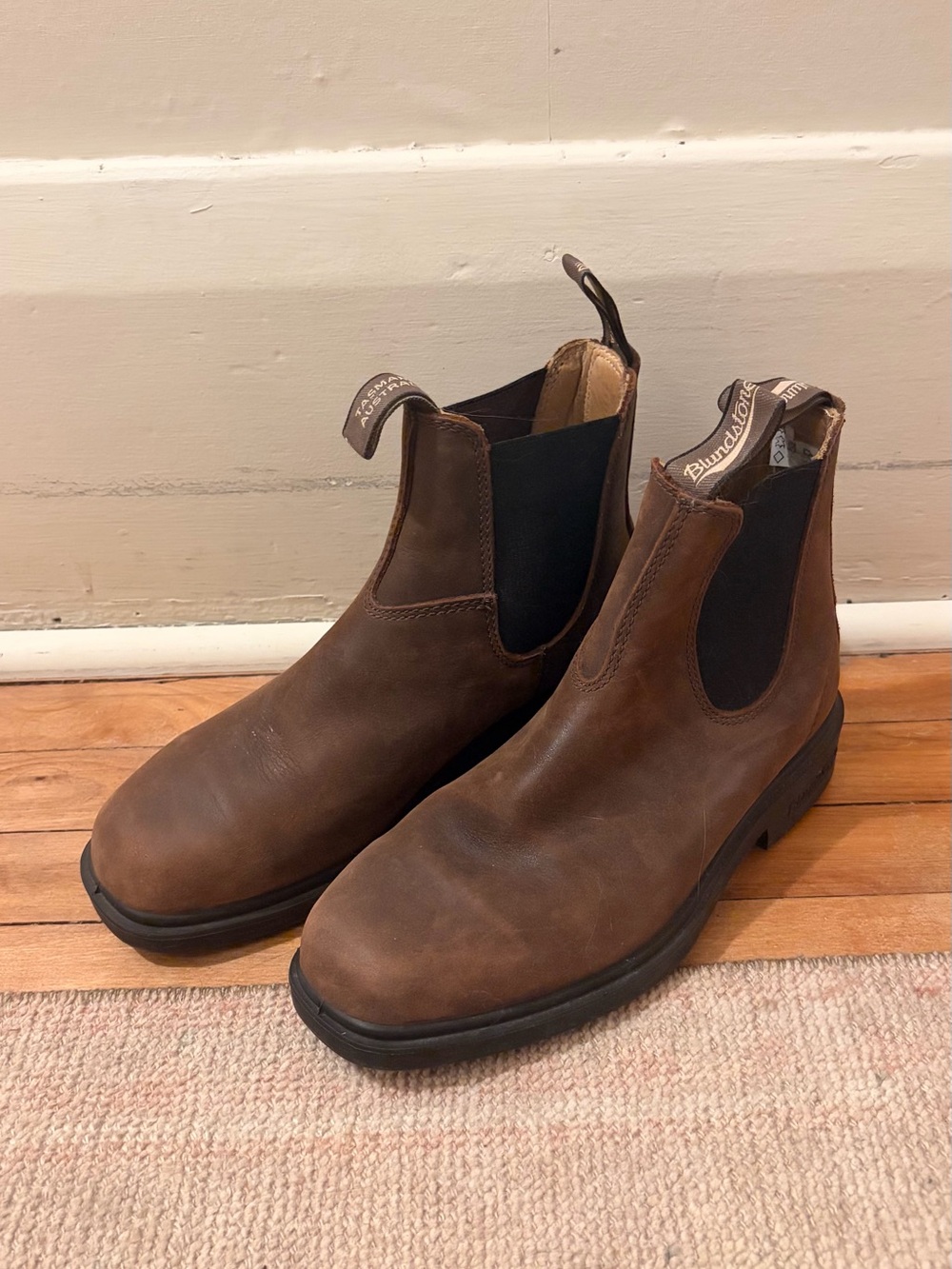 Blundstone Chelsea Boots — Brown size 8 women’s